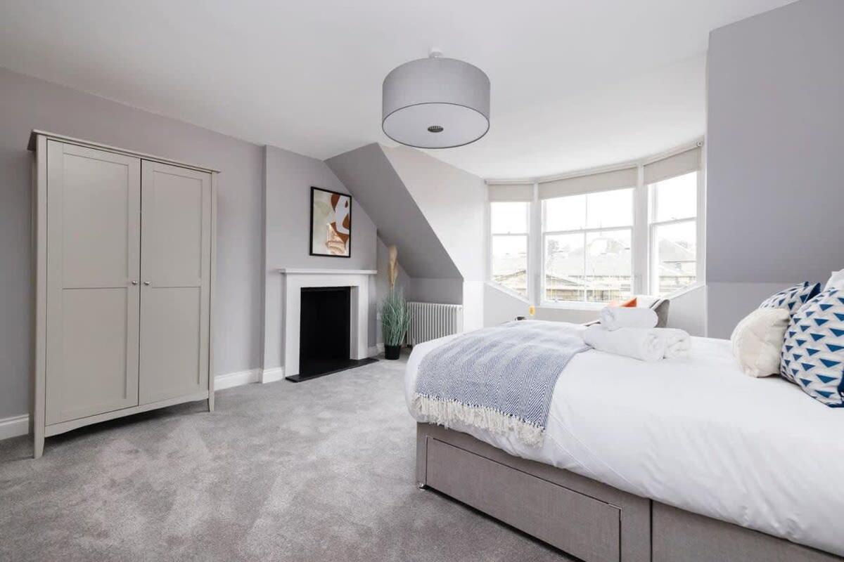 Dragon Suites - City Centre Castle View 1 Bed Apartment Edinburgh Ngoại thất bức ảnh