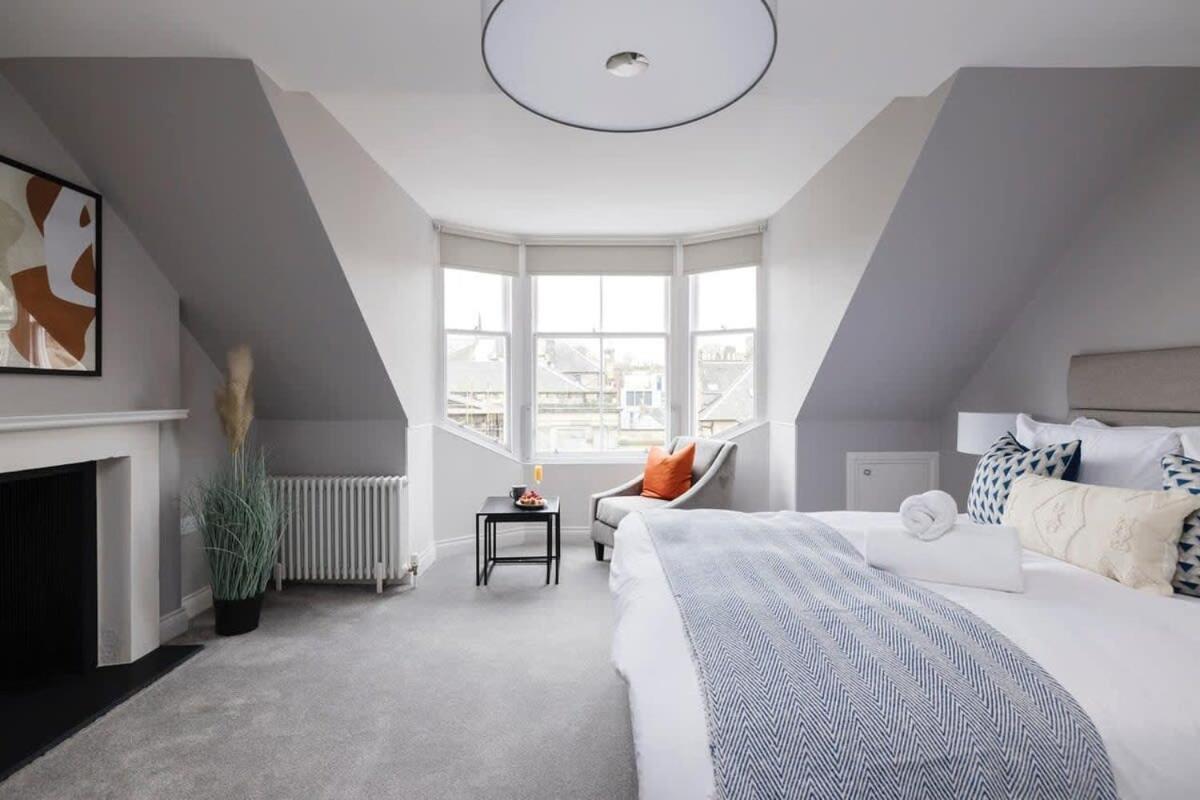 Dragon Suites - City Centre Castle View 1 Bed Apartment Edinburgh Ngoại thất bức ảnh