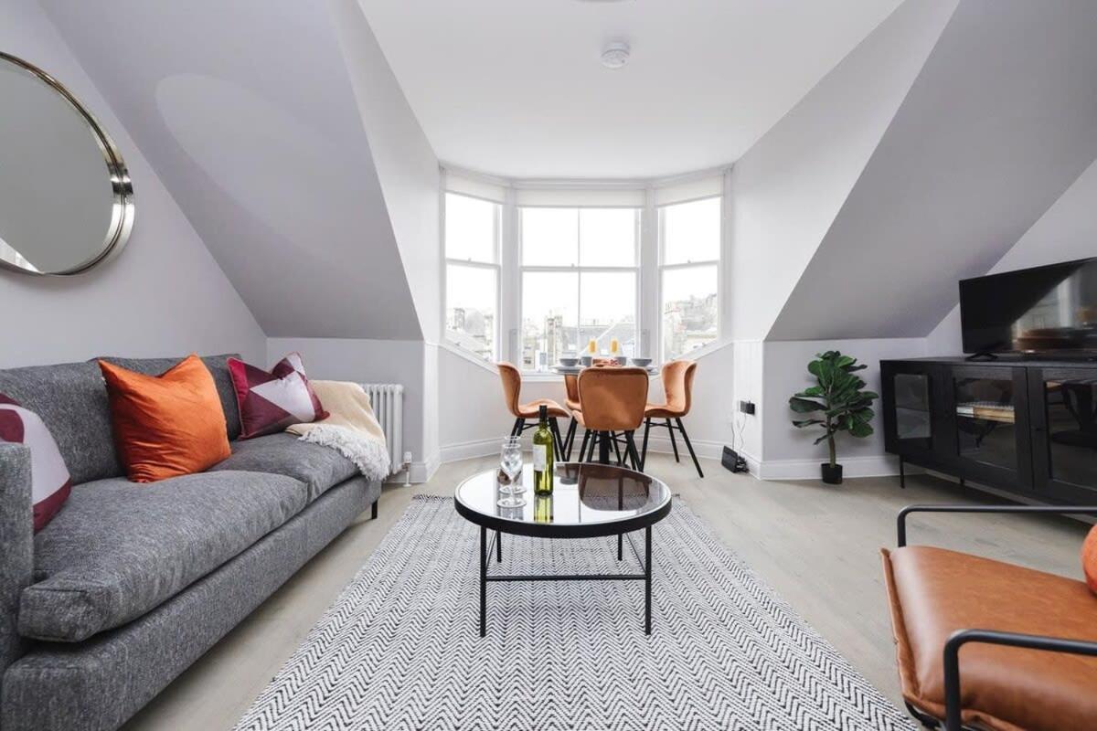 Dragon Suites - City Centre Castle View 1 Bed Apartment Edinburgh Ngoại thất bức ảnh