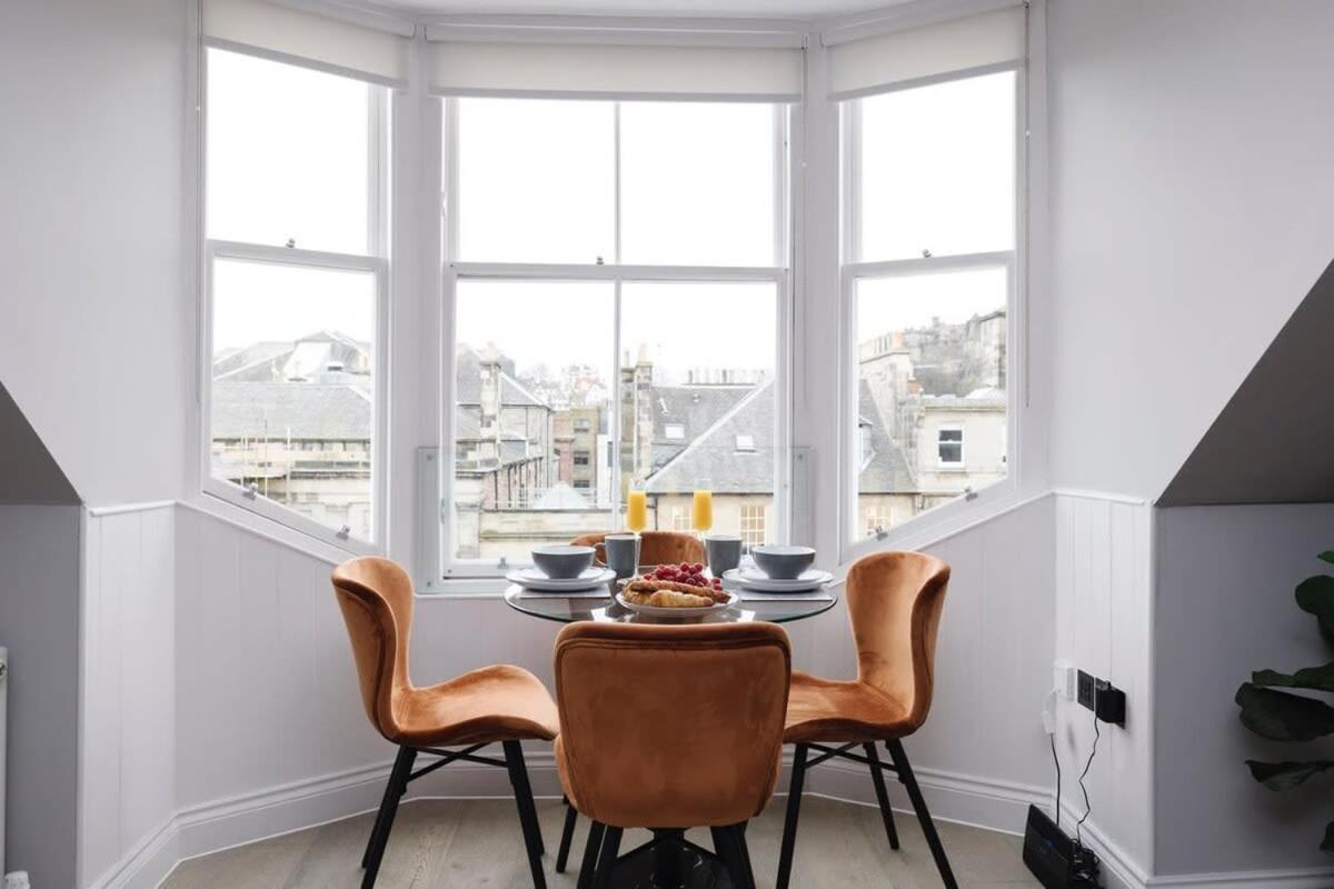 Dragon Suites - City Centre Castle View 1 Bed Apartment Edinburgh Ngoại thất bức ảnh